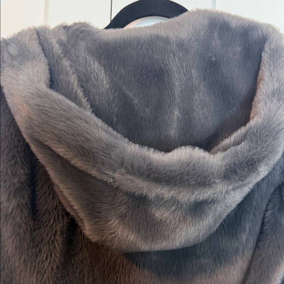 Regal Grey Faux Fur Coat - hooded - with pockets - animal print lining - XS-Med - Picture 9 of 11